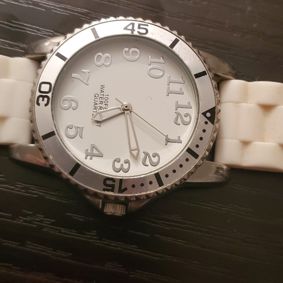 Watch - Picture 5 of 5